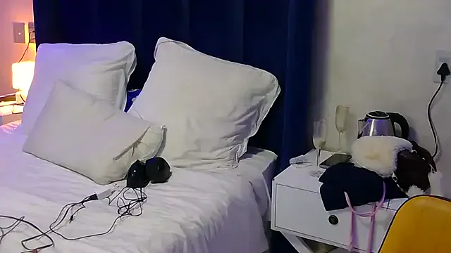 maataaan – webcam model profile photo Image 6