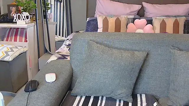 RubyLunaa – webcam model profile photo Image 2