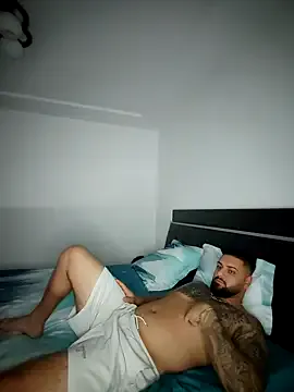 Mia--meow – webcam model profile photo Image 9