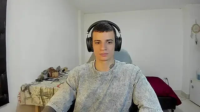 roouse – webcam model profile photo Image 17