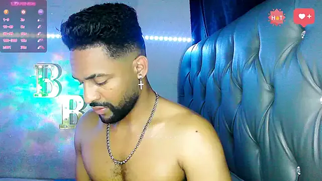 maataaan – webcam model profile photo Image 4