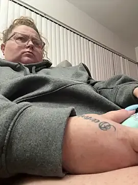 oypo – webcam model profile photo Image 15