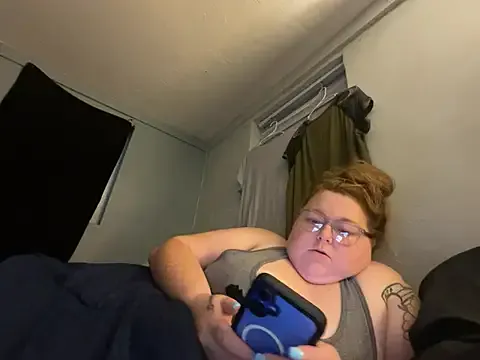 oypo – webcam model profile photo Image 4