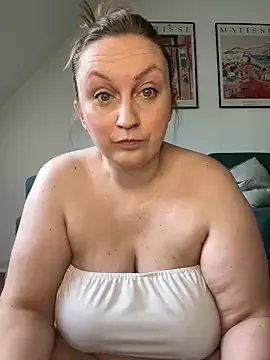 BBW_Nora Image 19
