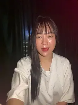 roouse – webcam model profile photo Image 4