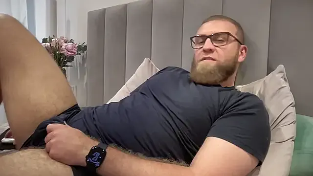roouse – webcam model profile photo Image 6