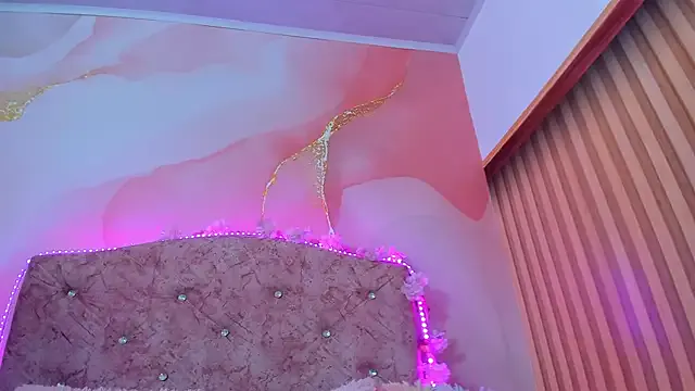 LunaKissing – webcam model profile photo Image 18