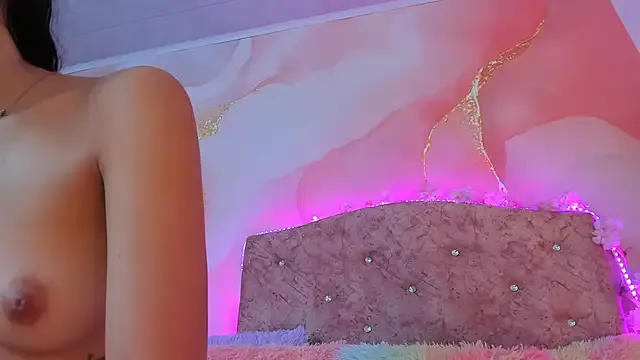 LunaKissing – webcam model profile photo Image 4