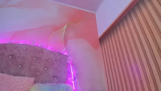 LunaKissing – webcam model profile photo Image 8