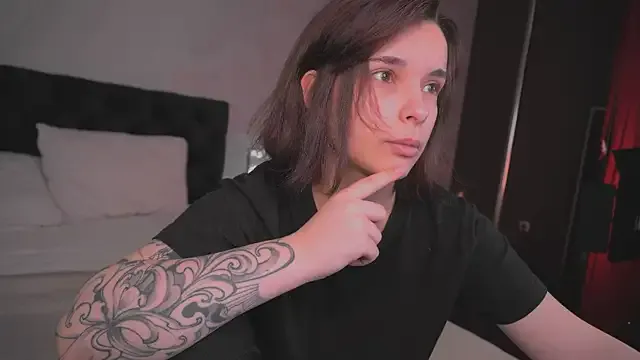  – webcam model profile photo Image 19