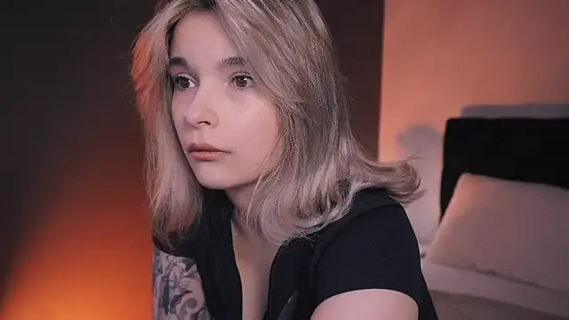  – webcam model profile photo Image 3