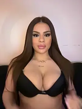 _Alicee_1 – webcam model profile photo Image 2