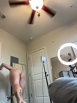 Awesomelusty – webcam model profile photo Image 9