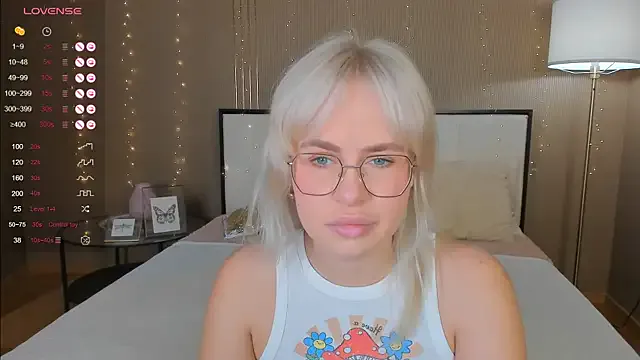 PRIYA_22 – webcam model profile photo Image 12