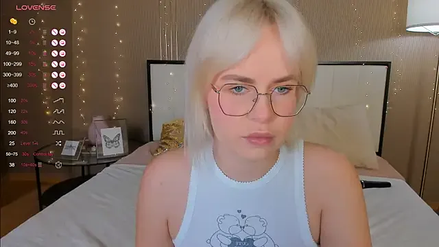 PRIYA_22 – webcam model profile photo Image 16