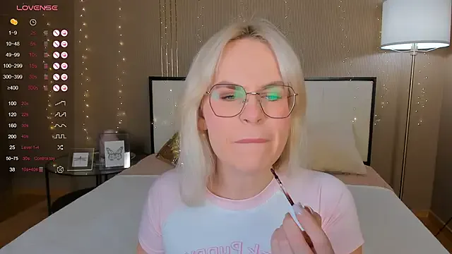 PRIYA_22 – webcam model profile photo Image 19