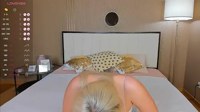 PRIYA_22 – webcam model profile photo Image 9