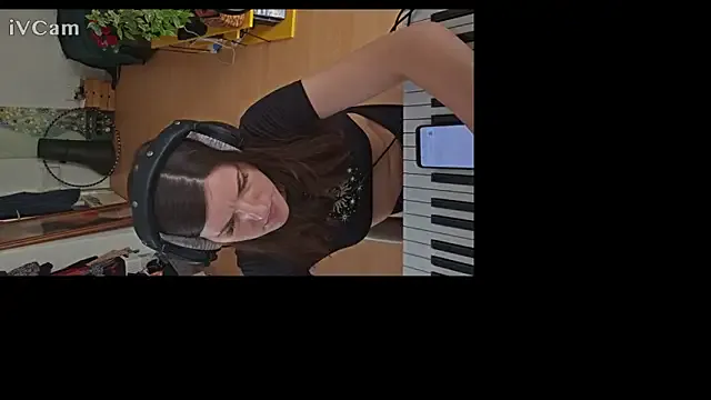 Mia--meow – webcam model profile photo Image 8