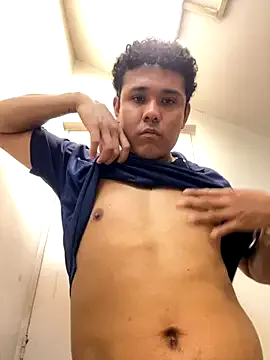 roouse – webcam model profile photo Image 13