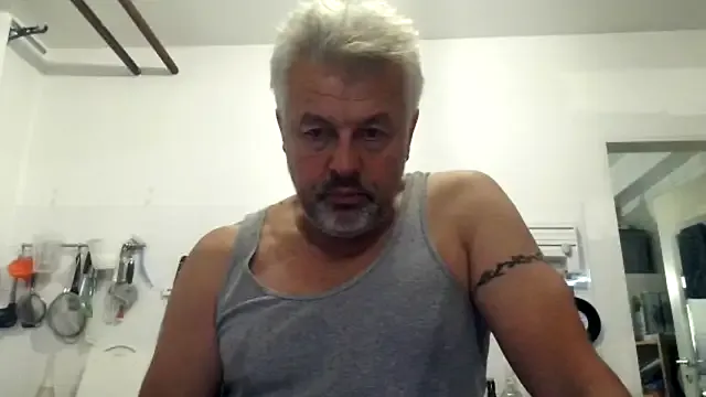 roouse – webcam model profile photo Image 12