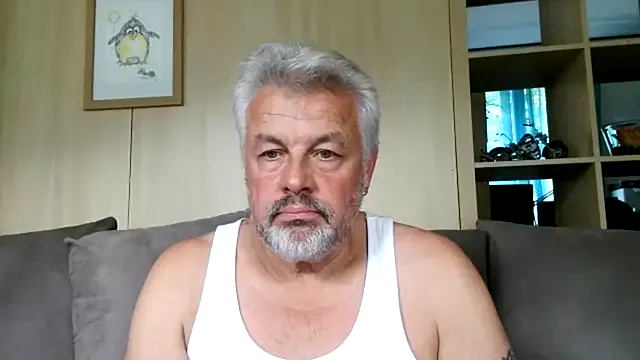 roouse – webcam model profile photo Image 15