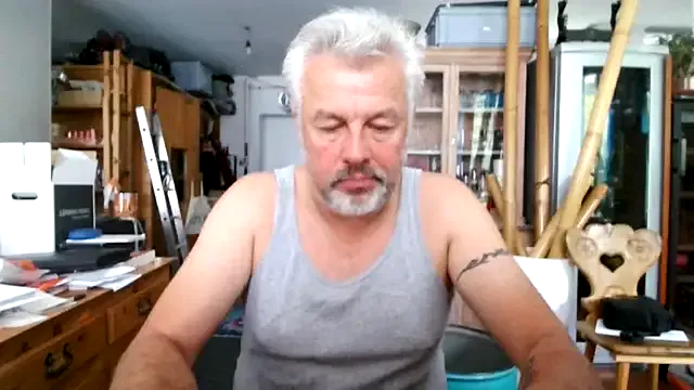 roouse – webcam model profile photo Image 16