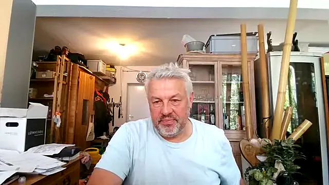 roouse – webcam model profile photo Image 4