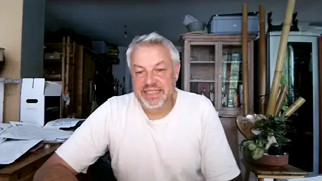 roouse – webcam model profile photo Image 5