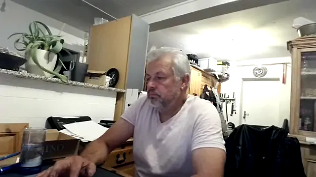 roouse – webcam model profile photo Image 7