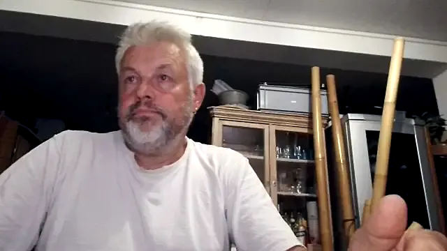 roouse – webcam model profile photo Image 9