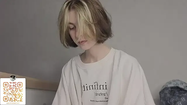  – webcam model profile photo Image 11