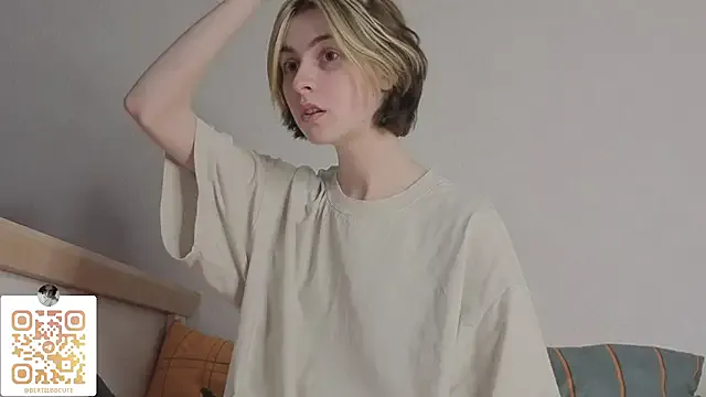  – webcam model profile photo Image 5