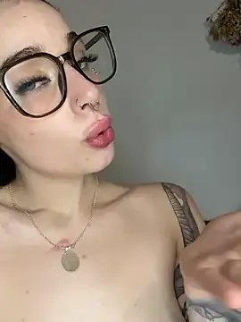  – webcam model profile photo Image 10