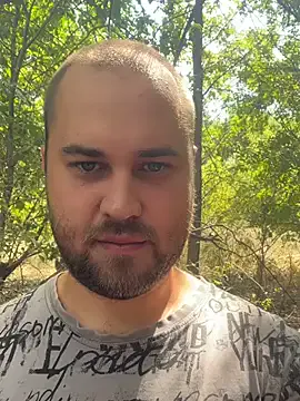 roouse – webcam model profile photo Image 16