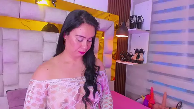 NaughtyWifey1 – webcam model profile photo Image 9