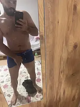 roouse – webcam model profile photo Image 8