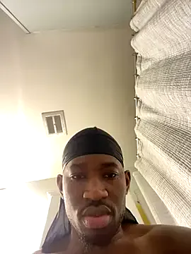 maataaan – webcam model profile photo Image 10