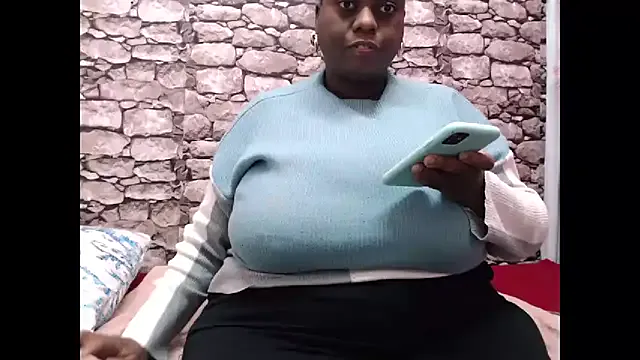 _chanMOMO_ – webcam model profile photo Image 2