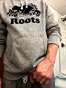 roouse – webcam model profile photo Image 11