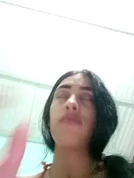 zui_lu – webcam model profile photo Image 10