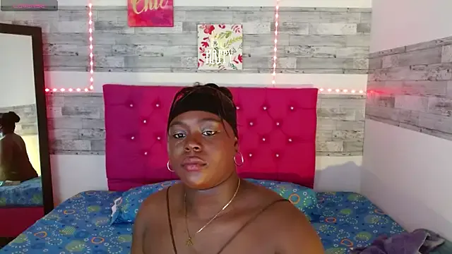 Yaya--728 – webcam model profile photo Image 2