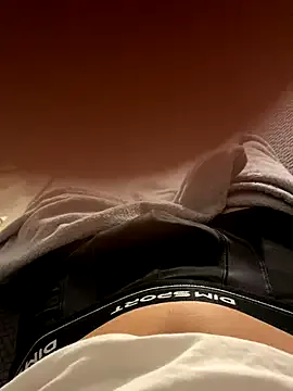 roouse – webcam model profile photo Image 2