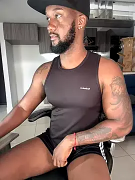 roouse – webcam model profile photo Image 15