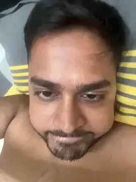 zui_lu – webcam model profile photo Image 3