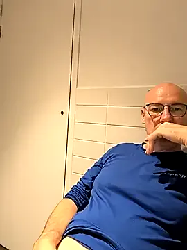  – webcam model profile photo Image 4