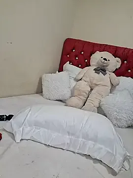 roouse – webcam model profile photo Image 14