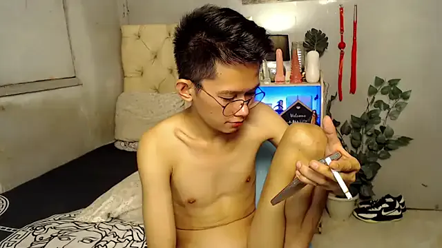 YU-KI00 – webcam model profile photo Image 4