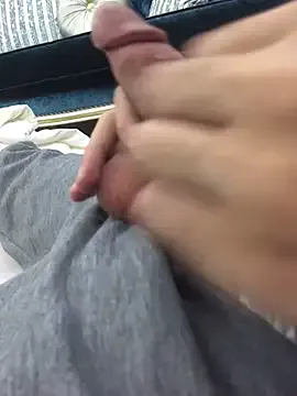 PumaShyXD – webcam model profile photo Image 2