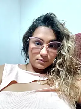 Mia--meow – webcam model profile photo Image 2