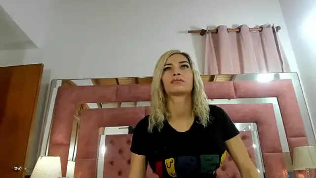 CarolBarker – webcam model profile photo Image 3